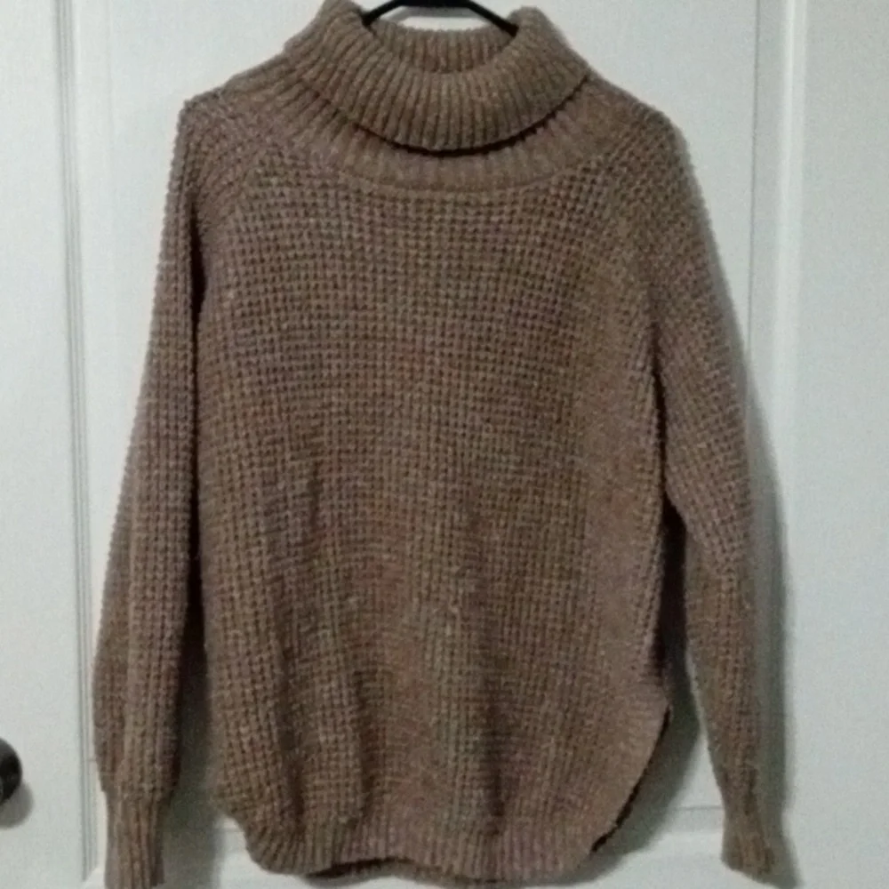 I'm selling the most comfy sweater! The - Picture 3 of 6